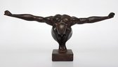Man met gespreide armen op voet - Zwart / grijs - 32 x 11,5 x 14,5 cm hoog.