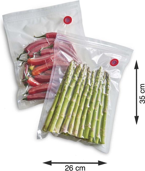 Deux sacs sous vide, un contenant des piments rouges et un autre des asperges vertes. Dimensions 26 x 35 cm, avec valves rouges.