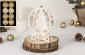 3D Pop up kerstkaart met witte kerstbomen en gouden kerststerren incl. berichtenpaneel incl. 8 feestelijke sluitzegels