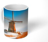 Mok - Winters landschap met een windmolen bij zonsopkomst - 350 ML - Beker