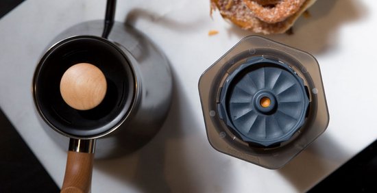 CAFE CONCETTO Filter voor gebruik in AeroPress Go/AeroPress koffiezetapparaten - Disc Superfine - Herbruikbaar - Premium gecoat roestvrij staal (roségoud, metaal) - inclusief brouwtips