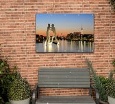 De Molecule Man beelden in de Spree in Berlijn - Foto op Tuinposter - 120 x 80 cm