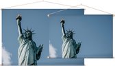 Het Statue of Liberty In New York voor een blauwe lucht - Foto op Textielposter - 45 x 30 cm