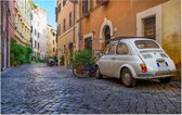 Fiat in klassiek straatbeeld van Trastevere in Rome - Foto op Forex - 60 x 40 cm