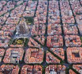 District Eixample met de Sagrada Familia in Barcelona - Fotobehang (in banen) - 250 x 260 cm