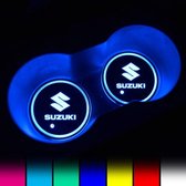 Coole Lichtgevende LED Onderzetters - Bekerhouders - Sfeerverlichting - LED Licht - Interieur Verlichting - 7 Verschillende Kleuren LED - Opladen via USB – Suzuki