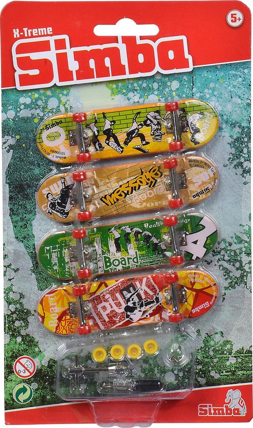 Set van vier Simba vingerskateboards met verschillende ontwerpen: groene met skaters, gele met "BOARD", groene met skaters en "4", rode met "PUNK". Inclusief accessoires.