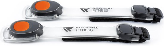 Twee witte Rockerz fitness bandjes met oranje knoppen, zwart met klittenband.