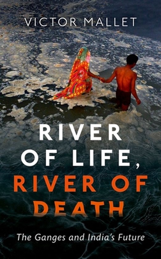 Boekomslag van "River of Life, River of Death" met een man en vrouw in de Ganges.