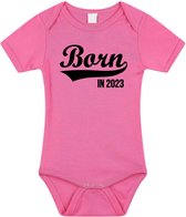 Born in 2023 tekst baby rompertje roze meisjes - Kraamcadeau/ zwangerschapsaankondiging - 2023 geboren cadeau 56 (1-2 maanden)