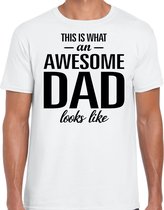 This is what an awesome dad looks like cadeau t-shirt wit - heren - Vaderdag / cadeau shirt XL