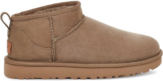 Warme enkelboot, de Classic Mini II in zwart van UGG