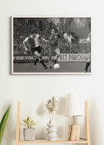 Poster In Witte Lijst - Johan Cruijff in duel met Willem van Hanegem - Ajax & Feyenoord - 50x70 cm