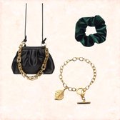 Jobo By JET - gift set - Winter - Groene Velvet scrunchie - Zwarte tas - goud detail - Gouden armband - Sieraden - Accessiores - Dames geschenk set