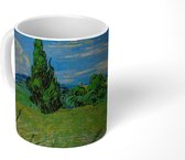 Mok - Koffiemok - Groen korenveld met cipressen - Vincent van Gogh - Mokken - 350 ML - Beker - Koffiemokken - Theemok