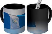 Magische Mok - Foto op Warmte Mok - Wapperende vlag van Guatemala - 350 ML