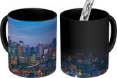 Magische Mok - Foto op Warmte Mok - Luchtfoto van Osaka tijdens nacht in Japan - 350 ML