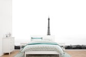 Behang - Fotobehang De Eiffeltoren in de verte - Breedte 330 cm x hoogte 220 cm