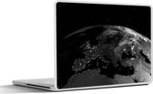 Laptop sticker - 15.6 inch - Satellietbeeld van Europa bij nacht - zwart wit - 36x27,5cm - Laptopstickers - Laptop skin - Cover