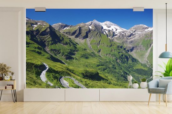 Behang - Fotobehang De Grossglockner weg die door de Oostenrijkse Alpen - Breedte 315 cm x hoogte 260 cm