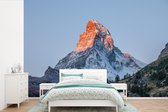 Behang - Fotobehang De Matterhorn in Zwitserland bij zonsopkomst - Breedte 420 cm x hoogte 280 cm