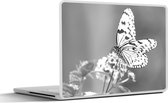 Laptop sticker - 15.6 inch - Idea leuconoe vlinder drinkt nectar - zwart wit - 36x27,5cm - Laptopstickers - Laptop skin - Cover