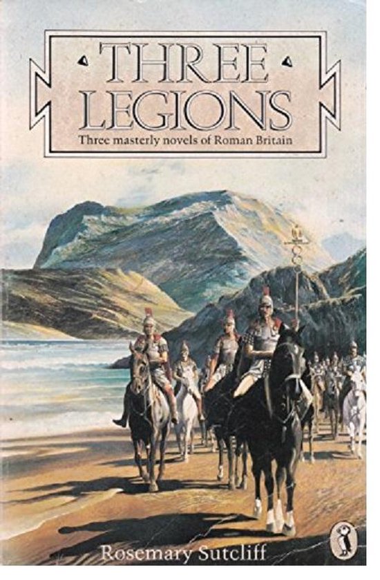 Boekomslag van 'Three Legions' met drie Romeinse soldaten te paard op een strand, berglandschap op achtergrond.