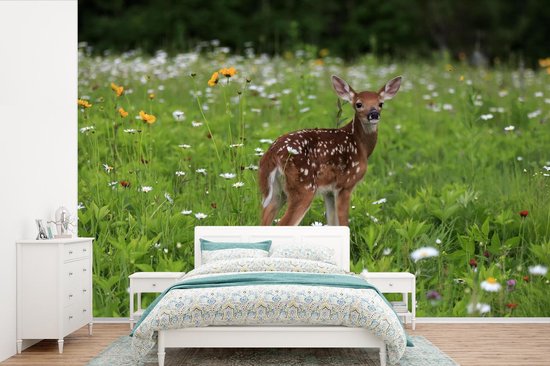 Cerf de Virginie dans un champ de fleurs luxuriantes 390x260 cm