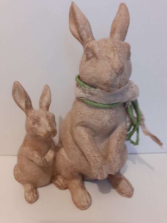 Hazen beeldje leuke haas met kind en sjaal konijnen Slijkhuis  23x15x12 cm