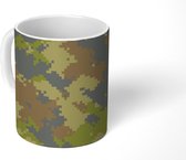 Mok - Koffiemok - Geïllustreerd camouflage patroon van pixels - Mokken - 350 ML - Beker - Koffiemokken - Theemok