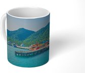Mok - Een vuurtoren langs de kade van Ko Chang - 350 ML - Beker