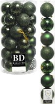 Kerstversiering kunststof kerstballen donkergroen 6-8 cm pakket van 51x stuks - Kerstboomversiering