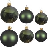 Compleet glazen kerstballen pakket donkergroen glans/mat 26x stuks - 10x 6 cm - 12x 8 cm - 4x 10 cm