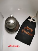 Kerst Gepersonaliseerde Kerstbal met naam met gratis opbergtasje grijs matt zwarte letters