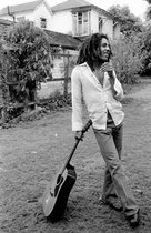 Poster - Bob Marley Met Gitaar - Zwart En Wit