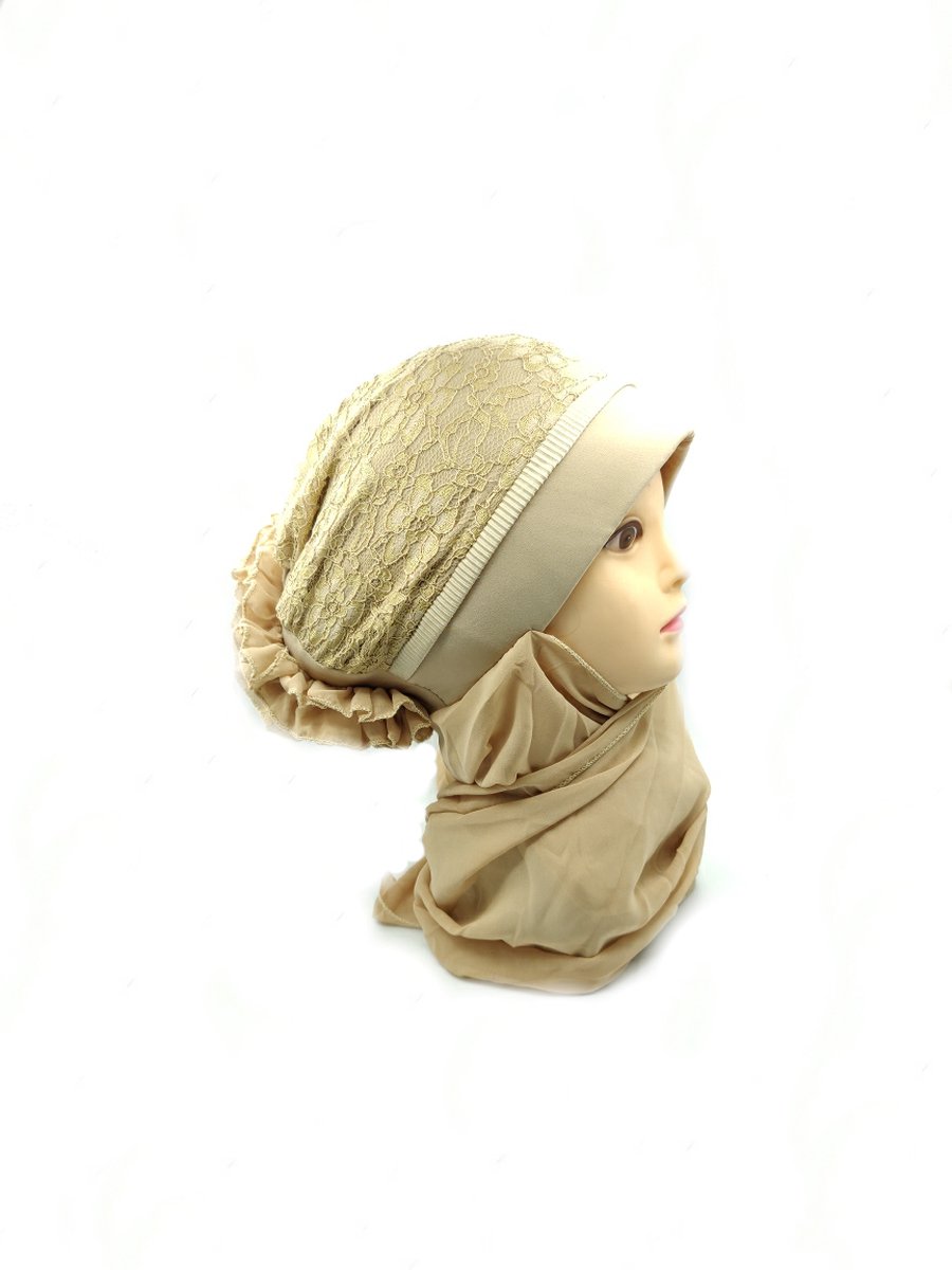 Elegante beige hoofddoek, Mooie hijab.