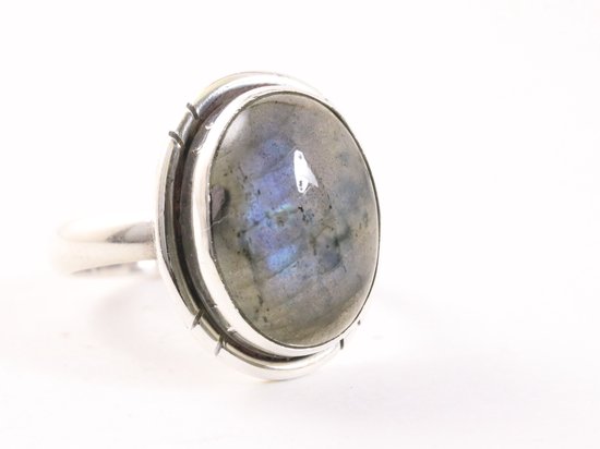 Ovale zilveren ring met labradoriet - maat 16.5