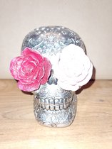 Doodshoofd zilver kleur met bloemen in de ogen - Doodskop - Skelet - Skull - Skeleton -  Halloween - Griezel - interieurdecoratie