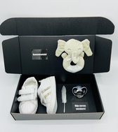 Kraamcadeau unisex met sneakers knuffel rammelaar en speen - kraamcadeau tot 1,5 jaar - dreumes cadeaukraampakket - babyshower - ook rechtstreeks te vesturen met kaart