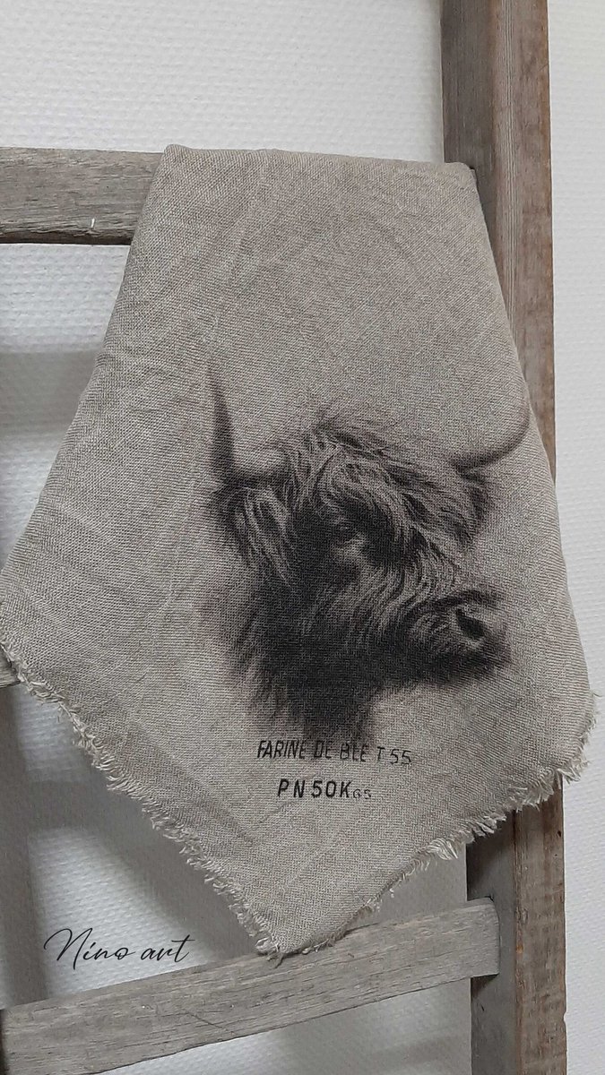 Shabby doek hooglander schuin kijkend- sfeervol- stoer sober- linnen- woondecoratie- aankleding