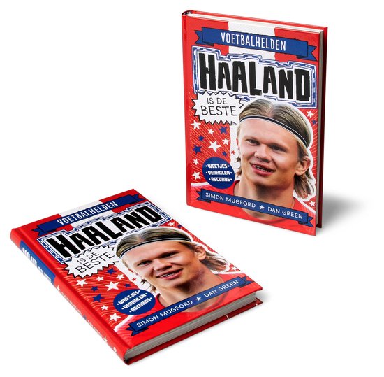 Twee boeken met Erling Haaland op de cover, één open en één gesloten, met een potlood ernaast.