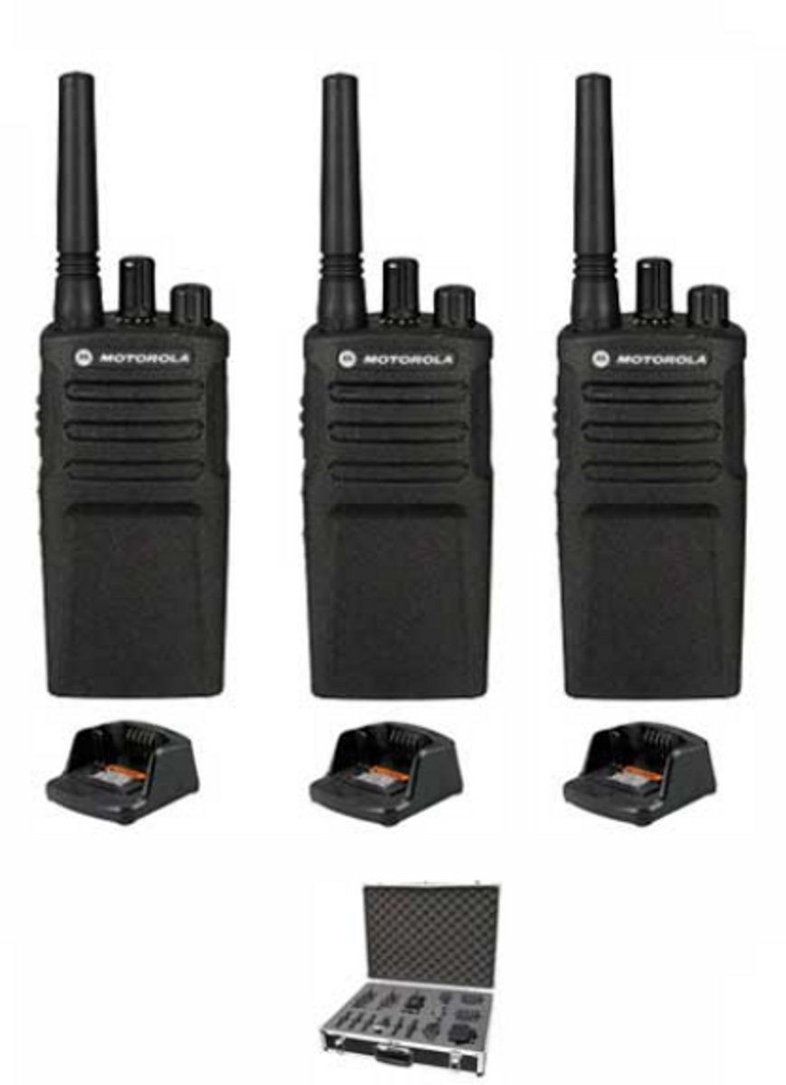 Set van 3 Motorola XT420 UHF IP55 PMR446 Portofoon met laders en koffer