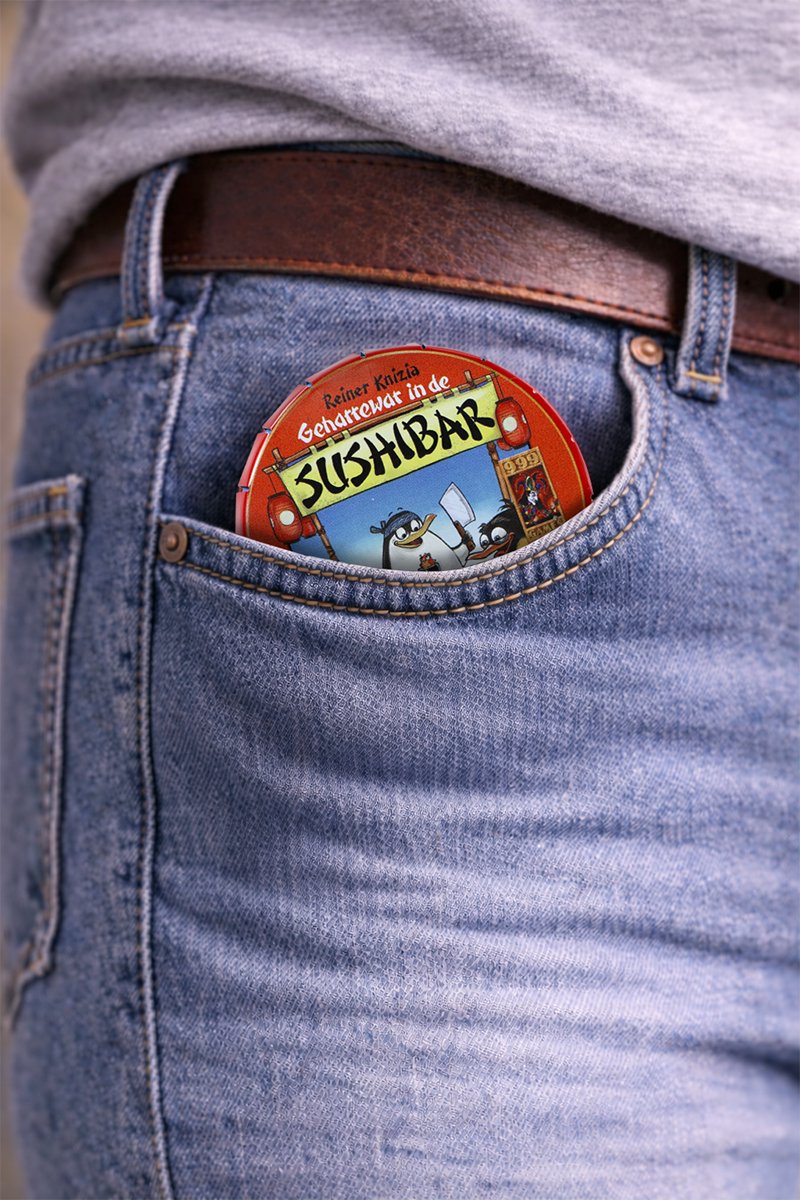 999 Games - Tiny Tins: Geharrewar in de Sushibar - Dobbelspel - Ideaal om overal mee naartoe te nemen - Reisspel - Familiespel - Klein cadeautje — afbeelding 2