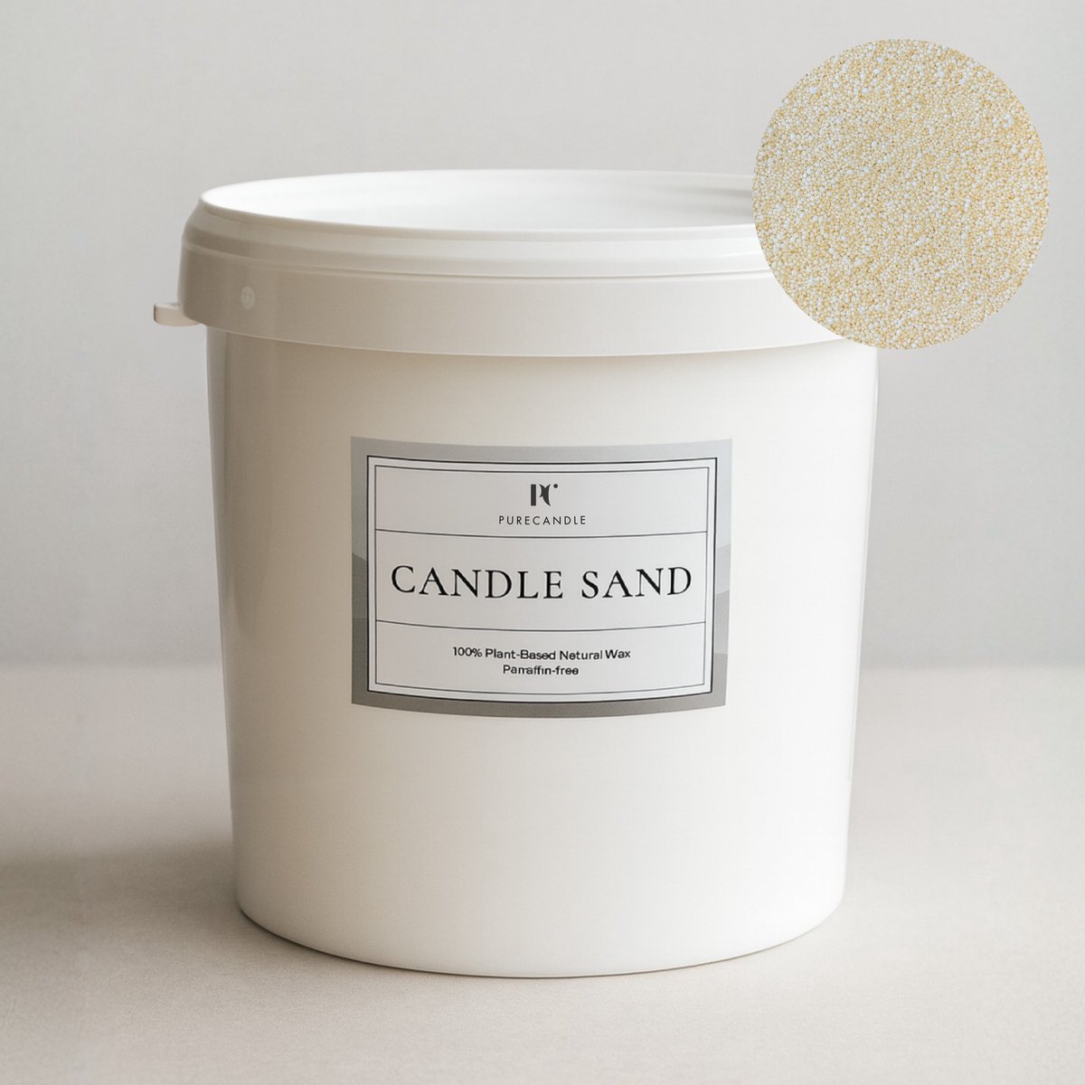 PureWorld Kaarsenzand Bucket Licht Beige van PureCandle – 15kg (26L) – Incl. 480 Lonten - Bulkverpakking Kaarsenzand - Grootverpakking Kaarspoeder - Kaars voor bruiloften en evenementen - Poederkaars - Kaars parels Licht Beige (Riviera Sand)