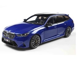 BMW M5 Touring (G99) '24, blauw metallic (Marina bay blue) schaal 1:18