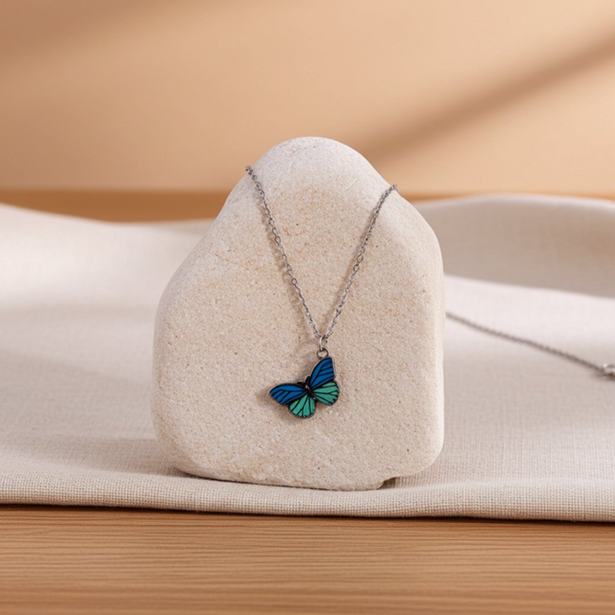 Cristaé Vlinder Ketting - Blauw Lichtblauw - Kristal - Dames - Goudkleurig