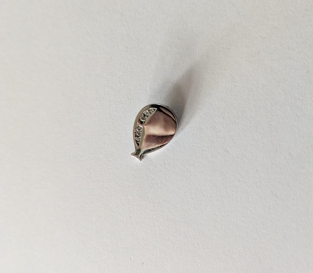 M-apART Chirurgisch staal hanger in de vorm van een ballon met kristallen