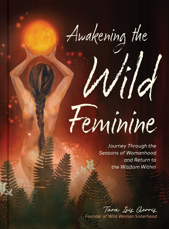 Boekomslag 'Awakening the Wild Feminine' met een vrouw met vlecht die een zon vasthoudt, omringd door planten en de titel.