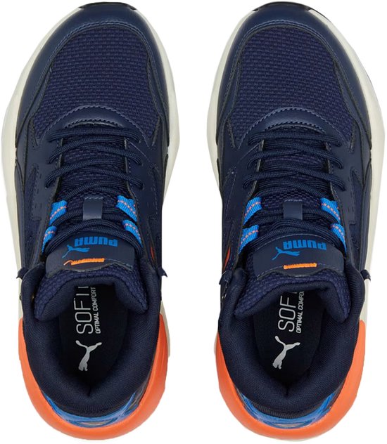 Donkerblauwe Puma mid-top sneakers met oranje en blauwe accenten. Vetersluiting met 'Puma' logo op de tong en 'Soft Foam' op de binnenzool.