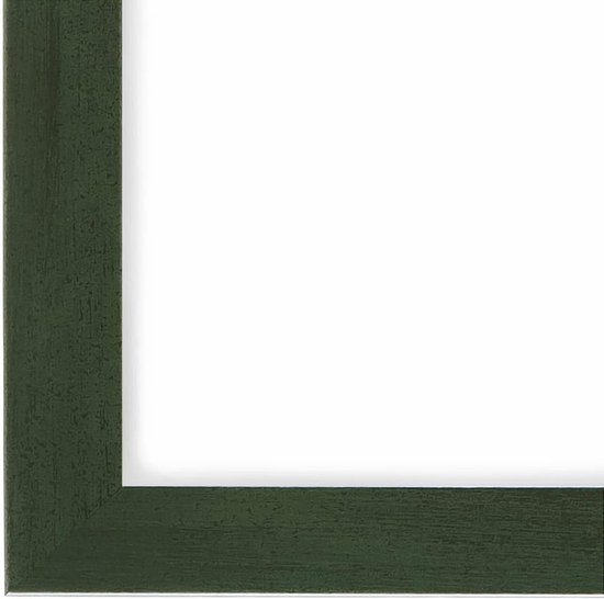 Detail van een donkergroene fotolijst met een zichtbaar houtnerftextuur.